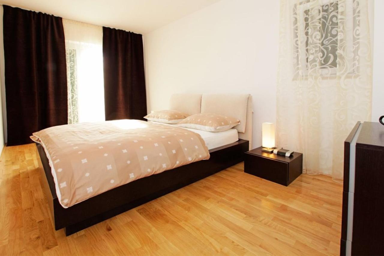 Apartment Bol A6 With Pool From 45 Eur Per Person Exterior foto
